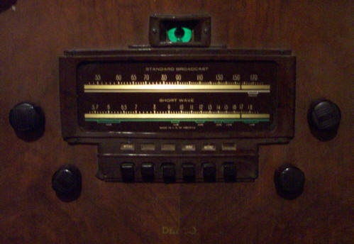 Delco Upright Radio