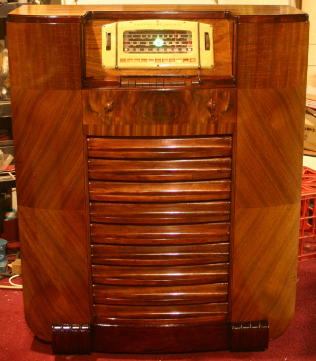 GE Model H-116 Console Radio
