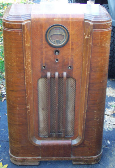 Philco Console with shadowgraph tuning indicator