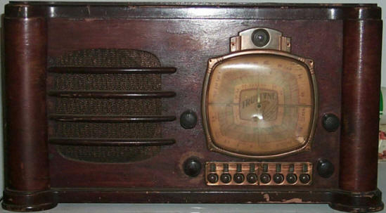 Truetone model 727 Radio